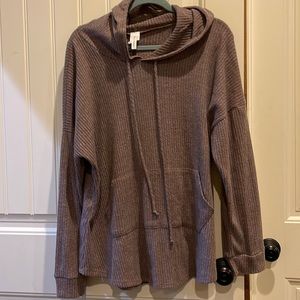 Brown hoodie with pockets in front